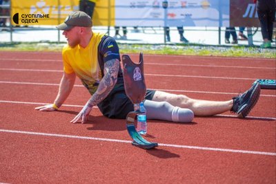 "Коли переплив річку – стопи вже не було": попри травми двох ніг військовий одеської ТРО продовжує служити "Коли переплив річку – стопи вже не було": попри травми двох ніг військовий одеської ТРО продовжує служити