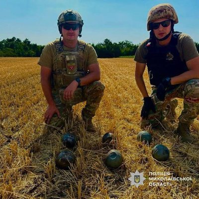 У полі на Миколаївщині знайшли російські боєприпаси У полі на Миколаївщині знайшли російські боєприпаси