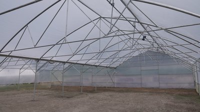 Замість знищених обстрілом: у Полтаві відновлюють пошкоджені комунальні теплиці Замість знищених обстрілом: у Полтаві відновлюють пошкоджені комунальні теплиці