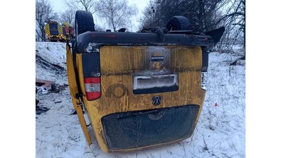 ДТП на Черкащині: внаслідок зіткнення трьох автівок 11 людей отримали травми ДТП на Черкащині: внаслідок зіткнення трьох автівок 11 людей отримали травми