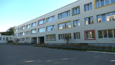 Один повноцінний урок за чотири навчальні дні: як навчаються першокласники у Чернігові під час затяжних тривог Один повноцінний урок за чотири навчальні дні: як навчаються першокласники у Чернігові під час затяжних тривог