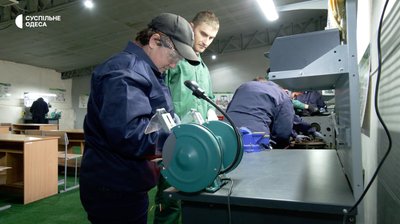 Слюсарки і трактористки: як на Одещині жінки опановують "чоловічі" професії Слюсарки і трактористки: як на Одещині жінки опановують "чоловічі" професії
