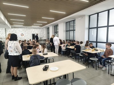 У житомирському ліцеї №23 показали як працює оновлений харчоблок У житомирському ліцеї №23 показали як працює оновлений харчоблок