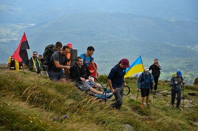 Ветерани війни піднялися на гору Пікуй Ветерани війни піднялися на гору Пікуй