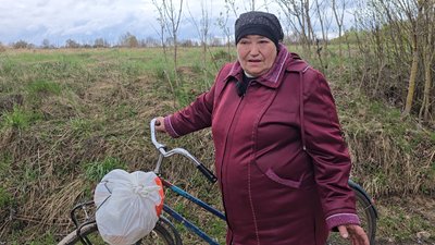 Поховали в одній могилі: на Чернігівщині попрощались з нареченими, які на мотоциклі підірвалися на міні Поховали в одній могилі: на Чернігівщині попрощались з нареченими, які на мотоциклі підірвалися на міні