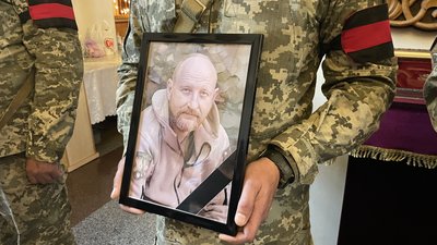 У Полтаві попрощались із чотирма військовими, які полягли на війні з Росією У Полтаві попрощались із чотирма військовими, які полягли на війні з Росією