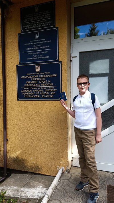 Школяр з Дніпра склав кембриджський іспит: про підготовку та мотивацію розказав сам учень, його батьки та вчителька Школяр з Дніпра склав кембриджський іспит: про підготовку та мотивацію розказав сам учень, його батьки та вчителька