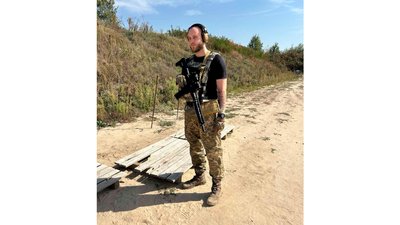 На Чернігівщині поховали захисників Олександра Рубана та Владислава Мастрюкова На Чернігівщині поховали захисників Олександра Рубана та Владислава Мастрюкова