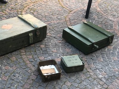 У Львові волонтери ящики з-під снарядів перетворюють на речі для інтер'єру У Львові волонтери ящики з-під снарядів перетворюють на речі для інтер'єру