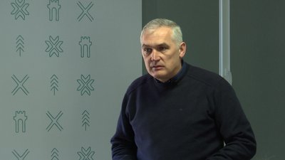"Єдине місце, де вони мають безпеку": батьки дітей із садочку №16 прийшли до депутатів із вимогою не закривати заклад