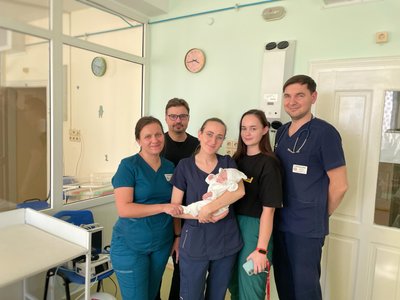 Софійка з командою медиків