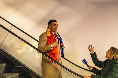 Лідер право-популістської опозиційної партії "Альянс за об'єднання румунів" (AUR) Джордже Сіміон у Бухаресті 1 грудня 2024 року