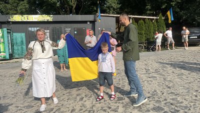 Провів у полоні 27 місяців: військового Назара Столярчука зустріли у Шпанівській громаді на Рівненщині