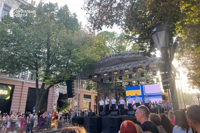 Підняття прапора на Біржовій площі: як в Одесі відзначають День міста Підняття прапора на Біржовій площі: як в Одесі відзначають День міста