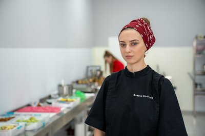 У Полтаві переселенка з Харкова виготовляє французькі десерти та паски У Полтаві переселенка з Харкова виготовляє французькі десерти та паски