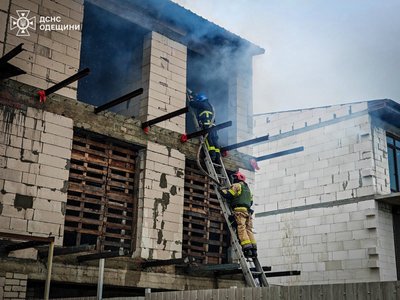У Білгород-Дністровському районі через уламки БпЛА загорівся житловий будинок У Білгород-Дністровському районі через уламки БпЛА загорівся житловий будинок