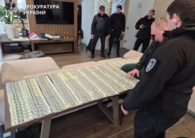 За 20 000 доларів обіцяла вплинути на рішення ВЛК. У Дніпрі ексвійськову підозрюють у зловживанні впливом За 20 000 доларів обіцяла вплинути на рішення ВЛК. У Дніпрі ексвійськову підозрюють у зловживанні впливом