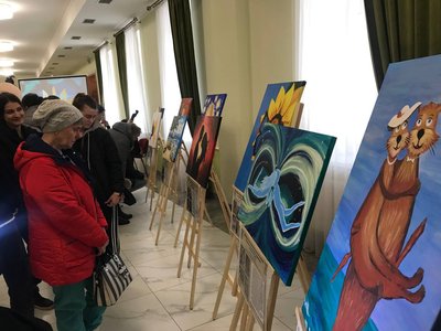 У Малині на Житомирщині відкрили виставку картин дружин загиблих військових У Малині на Житомирщині відкрили виставку картин дружин загиблих військових