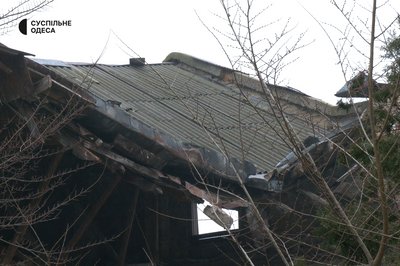 В Одесі обвалилася стіна колишнього пологового будинку, будівля якого пам'ятка архітектури В Одесі обвалилася стіна колишнього пологового будинку, будівля якого пам'ятка архітектури