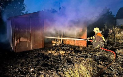 Горіли очерет, сміття, будинок і гараж — на Черкащині за добу через необережність сталися 14 пожеж Горіли очерет, сміття, будинок і гараж — на Черкащині за добу через необережність сталися 14 пожеж
