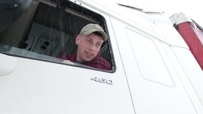 Як реагують водії вантажівок на обмеження руху на Рівненщині Як реагують водії вантажівок на обмеження руху на Рівненщині