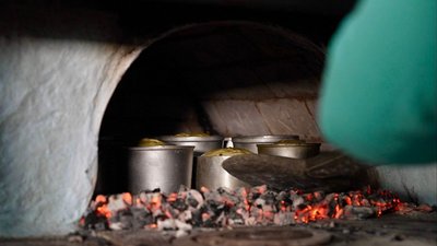 Лопата, паски саджають у піч Лопата, паски саджають у піч