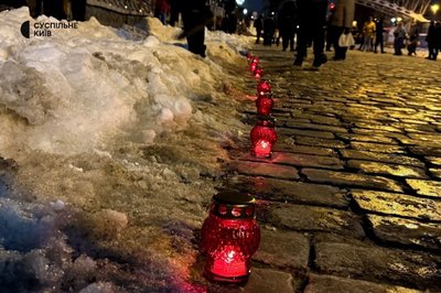 Запалили лампадки і правили панахиду: у столиці вшанували Героїв Небесної Сотні Запалили лампадки і правили панахиду: у столиці вшанували Героїв Небесної Сотні