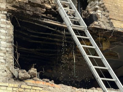 Атака по будинку у середмісті Дніпра. Що розповіли очевидці Атака по будинку у середмісті Дніпра. Що розповіли очевидці
