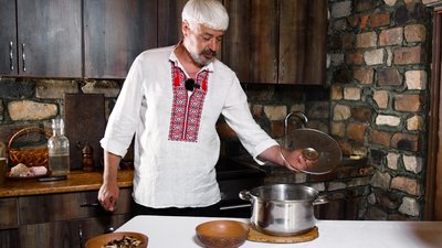 "Кулінарний спадок": рецепт холодної грибної юшки з оселедцем, яку готують на рівненському Поліссі "Кулінарний спадок": рецепт холодної грибної юшки з оселедцем, яку готують на рівненському Поліссі