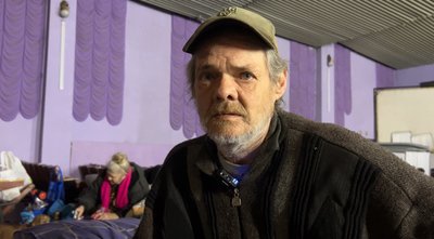"У метрі від будинку прилетів КАБ": на Дніпропетровщину евакуюють людей з Донеччини
