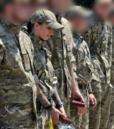"Я мрію про те, щоб люди об’єдналися". Історія волонтерки та колишньої парамедикині батальону "Азов" Олени Мосійчук "Я мрію про те, щоб люди об’єдналися". Історія волонтерки та колишньої парамедикині батальону "Азов" Олени Мосійчук
