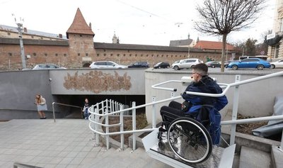 Підйомник на площі Митній у Львові Підйомник на площі Митній у Львові