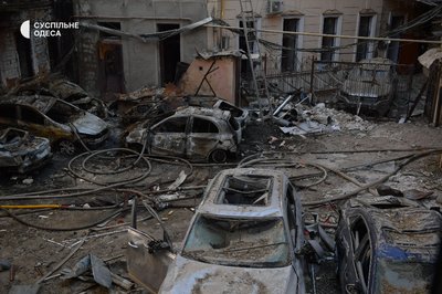 «Прокинувся весь у склі»: що розповідають очевидці нічної атаки РФ на Одесу