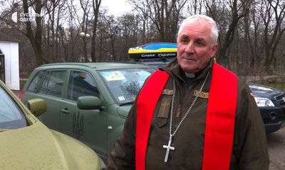 Одеські капелани освятили автомобілі для військових на Бахмутському напрямку Одеські капелани освятили автомобілі для військових на Бахмутському напрямку