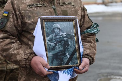 "На щиті": в місті на Черкащині попрощалися із захисником "На щиті": в місті на Черкащині попрощалися із захисником