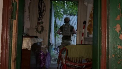 "Спокою хочу і життя нормального": як люди живуть у Торецьку "Спокою хочу і життя нормального": як люди живуть у Торецьку