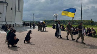 Двох бійців опізнали за ДНК-експертизою: на Чернігівщині поховали Михайла Мазая, Олександра Гладченка та Дмитра Сердюка Двох бійців опізнали за ДНК-експертизою: на Чернігівщині поховали Михайла Мазая, Олександра Гладченка та Дмитра Сердюка