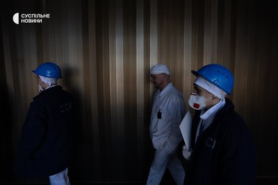 Енергетики та працівники ЧАЕС проходять "золотим коридором". Чорнобиль, 22 квітня 2026 року Енергетики та працівники ЧАЕС проходять "золотим коридором". Чорнобиль, 22 квітня 2026 року