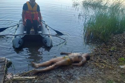 На Дніпропетровщині рятувальники дістали тіла двох чоловіків з водойм На Дніпропетровщині рятувальники дістали тіла двох чоловіків з водойм