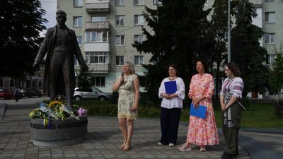 У Житомирі вшанували Олега Ольжича до дня його народження У Житомирі вшанували Олега Ольжича до дня його народження