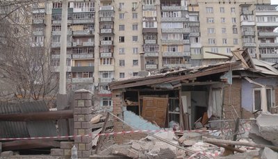 Крім приватного будинку, 22 березня 2024 року через російський обстріл було пошкоджено багатоповерхівку Крім приватного будинку, 22 березня 2024 року через російський обстріл було пошкоджено багатоповерхівку