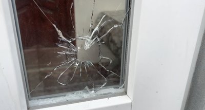 "Пошкодили огорожу, браму і фасад хати": наслідки нічних обстрілів 6 грудня "Пошкодили огорожу, браму і фасад хати": наслідки нічних обстрілів 6 грудня