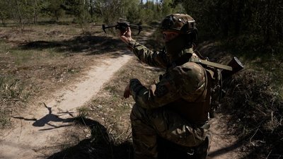 Кордон біля Чернігівщини: як несуть службу пілоти БпЛА Кордон біля Чернігівщини: як несуть службу пілоти БпЛА