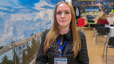 переселенці фахівчиня з питань зайнятості Краматорської філії обласного центру зайнятості Ганна Холопова переселенці фахівчиня з питань зайнятості Краматорської філії обласного центру зайнятості Ганна Холопова