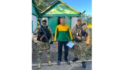 «Удома знайшли арсенал»: на Кіровоградщині затримали чоловіка за підозрою в торгівлі зброєю «Удома знайшли арсенал»: на Кіровоградщині затримали чоловіка за підозрою в торгівлі зброєю