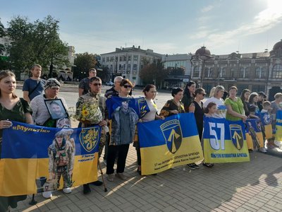 У Кропивницькому вшанували загиблих захисників України У Кропивницькому вшанували загиблих захисників України