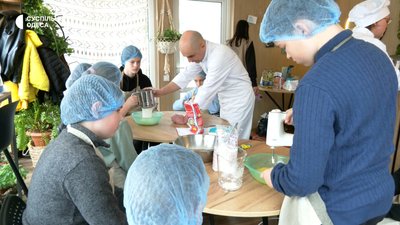 Кухар, тесляр, перукар: в Одесі діти та переселенці опановують професії