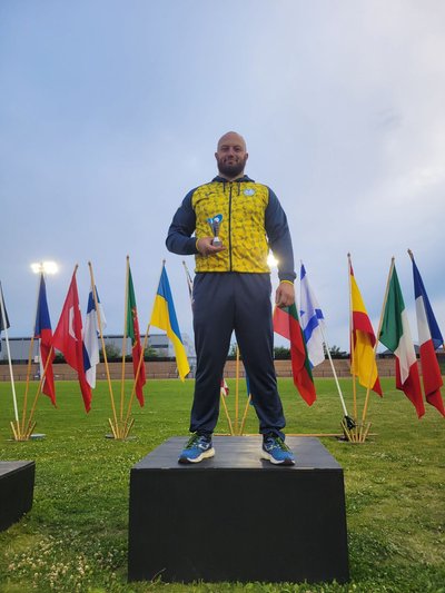Паралімпієць Максим Коваль з нагородою Паралімпієць Максим Коваль з нагородою