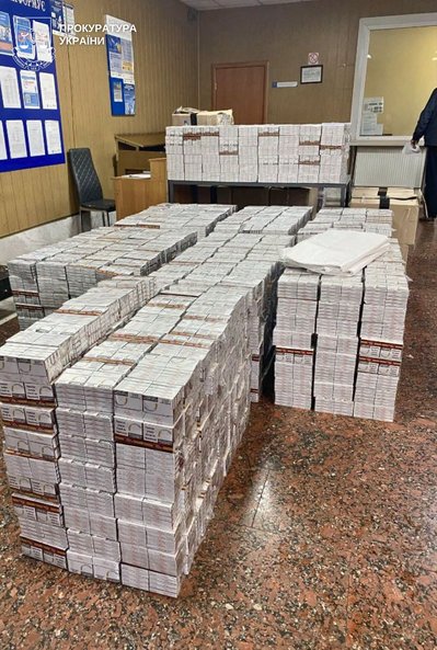 На Вінниччині виявили контрабанду 51 тисячі пачок сигарет: підозрюють працівника молдовської компанії На Вінниччині виявили контрабанду 51 тисячі пачок сигарет: підозрюють працівника молдовської компанії