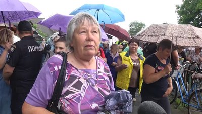Жителі Баранівки на Житомирщині знову прийшли під ТЦК: вимагають справедливого розслідування справи про побиття чоловіка Жителі Баранівки на Житомирщині знову прийшли під ТЦК: вимагають справедливого розслідування справи про побиття чоловіка